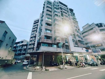 榮總商圈/霞海重劃區/大面寬三角窗/雙平面車位｜高雄市左營區榮總路