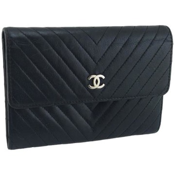 八成新--CHANEL 黑色羊皮V紋中夾