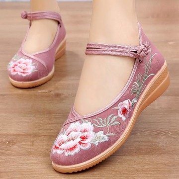 春秋新款老北京布鞋女鞋漢服民族風紅色繡花鞋女廣場舞媽媽繡花鞋