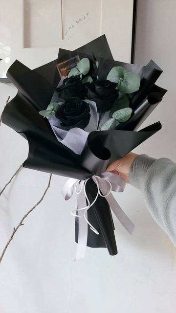 獨特的妳 只屬於我。黑玫瑰永生花束 /情人節花束/