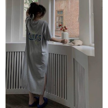 【LANNI 藍尼】★跳色字母印花長版連身裙(女上衣/短袖/休閒)