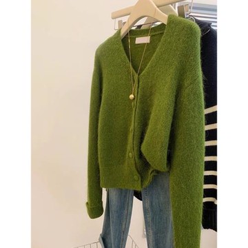 法式氣質簡約v領綠色針織開衫女秋冬溫柔風小眾寬松軟糯毛衣外套