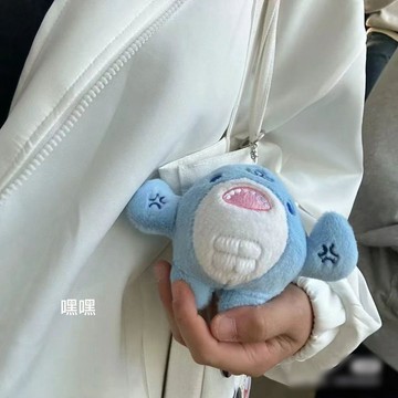 🦈【肌肉鯊魚掛件】搞怪毛絨公仔 書包鑰匙扣 台灣出貨 趣味造型 送禮首選 個性飾品