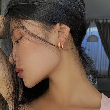 s925純銀字母金色耳環女素圈金屬耳扣耳飾輕奢法式設計耳圈耳飾