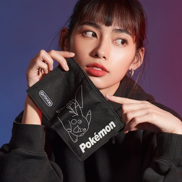 【OUTDOOR】Pokemon聯名款夜光皮卡丘對折短夾-黑色 ODGO21A06BK