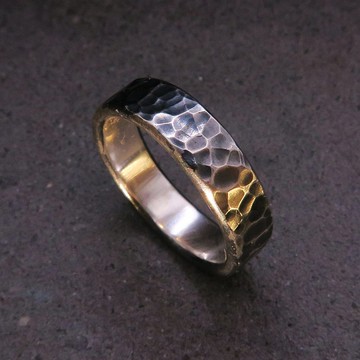 【Under Wings Metal 羽下金工】水波紋｜純銀鍛敲戒指｜寬版｜硫化染黑｜寬約6.5mm 厚約1.5mm
