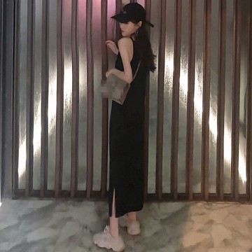 年新款法式復古小黑裙設計感小眾初戀溫柔吊帶連衣裙子女夏季
