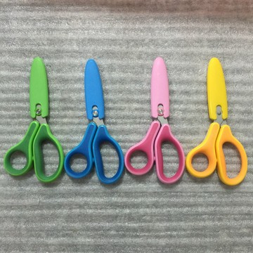 [沐沐屋]Plus 不沾膠兒童安全剪刀 事務剪