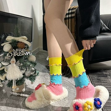 【臺灣有貨】簡約彩色堆堆襪女時尚ins真的很顯瘦~髮現瞭一款多巴胺拚接點點襪