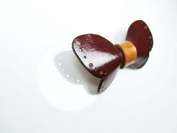 手工造型皮革 蝴蝶結 髮夾 瀏海夾 領結 - 紅茶色