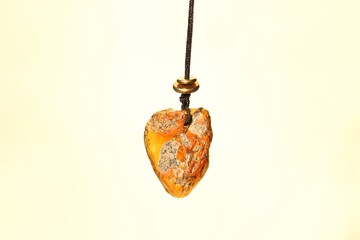 【琥珀系列】緬甸琥珀隨形原礦 民族風墜飾 10 (請閱讀置頂描述)