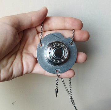 賽博朋克項鍊。 大軸承項鍊。 男士的網絡核心項鍊