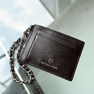 MICHAEL KORS Jet Set Charm 浮雕LOGO鍊條掛飾卡夾.黑