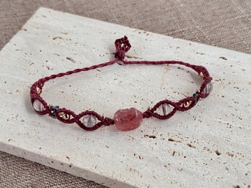 230131 Macrame 南美蠟線 草莓晶 手鍊