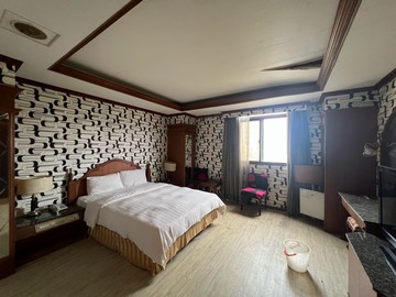 獨家~面公園整棟飯店~商五｜高雄市前金區中華三路