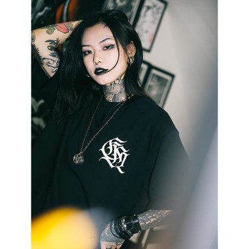 雙頭燕EKHLAS紋身師Three聯名刺青西海岸奇卡諾圓環花體字短袖T恤