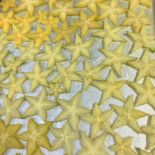 「スターフルーツ」和歌山下津町上山農園の無農薬スターフルーツ星形スライス100ｇ〜お料理、スイーツ、スムージーに