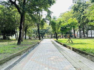 楠梓森林公園美墅｜近捷運｜大五房雙代同堂首選｜高雄市楠梓區榮新街