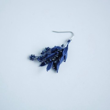 【單邊用】Tatting Lace（梭編蕾絲）× 珠飾 植物系耳環 海軍藍 S 尺寸