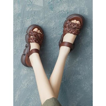 2025夏季新款英倫風真皮手工編織鏤空露趾厚底坡跟魔術貼羅馬涼鞋