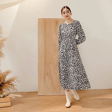 不易皺印花收腰長袖長洋裝-OB大尺碼