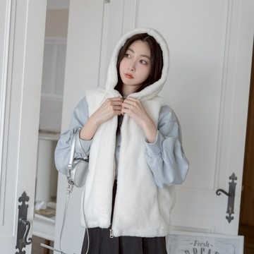 軟萌DAY~抽繩毛毛連帽背心 RC221812【現貨】