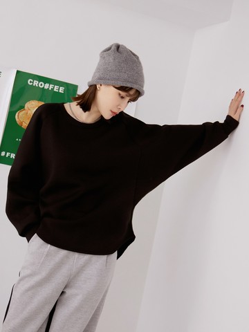 高質感tee．空氣棉落肩圓弧下襬上衣