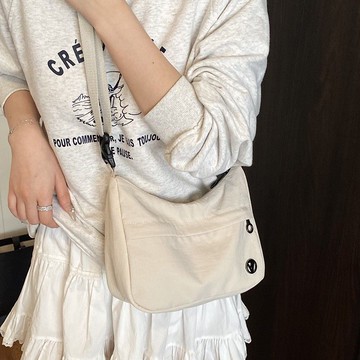 【Darling】簡約休閒輕便餃子包單肩包日系百搭斜挎包包女大學生上課通勤揹包