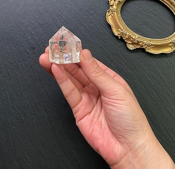 能量擺件-天然冰透可愛胖胖彩虹白水晶共生黑雲母能量柱 冥想