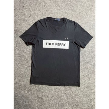 【TACKSTHGOOD】Fred Perry Graphic Print Tee 白BOX Logo短袖 M號