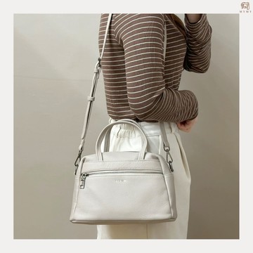 MYMY 個性時尚 荔枝紋休閒斜背包 淺灰白