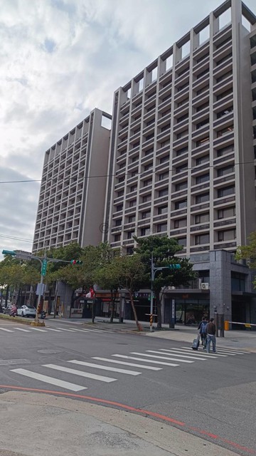 布拉格站前之星~高鐵站前辦公室+車位｜桃園市中壢區青峰路一段