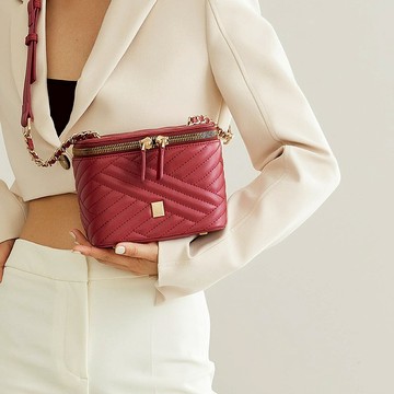 鏈條繡花斜背包