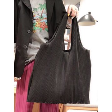 cos風緞面褶皺手提托特包女新款小眾設計ins大容量黑色腋下單肩包