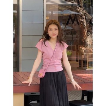 小香風粉色v領冰絲針織短袖t恤女夏季設計感小眾獨特漂亮掐腰上衣