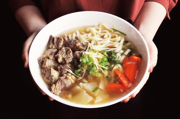 極品清燉牛肉麵(麵200g、牛肉100g)｜冷凍包 加熱即食 台式料理