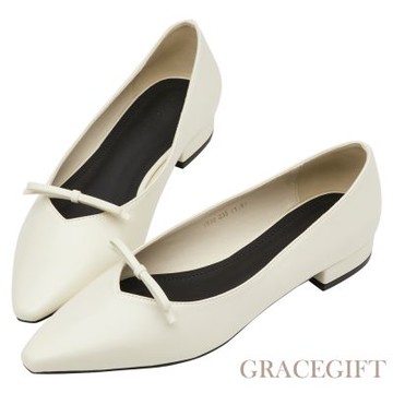 【Grace Gift】小步舞曲尖頭簍空蝴蝶結低跟鞋 米白