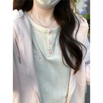 PINKGIRL【小貓期刊】可愛圓領刺繡三粒扣內搭打底衫長袖T恤上衣