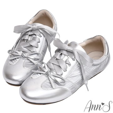 ✨NEW✨Ann’S走路像雲端第五代小白鞋 雙蝴蝶結超軟膠底德訓鞋-銀