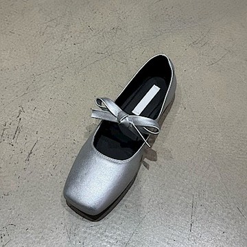 DONGCHICHI 素素的就很可愛 蝴蝶結 方頭 娃娃鞋 銀色 F010