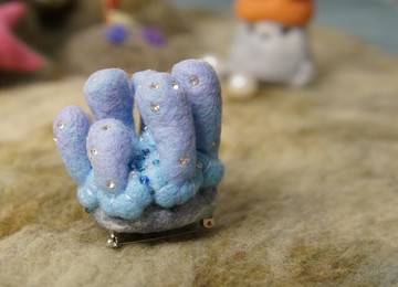 珊瑚羊毛氈胸針-海洋-紫-小石與他的朋友珊瑚紫紫