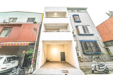 車庫透天5套房|商2土地|百萬全新整理來電專人服務｜高雄市前金區自強一路