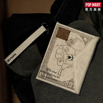[快速出貨]【POP MART 泡泡瑪特】Hirono 霧中人系列-布藝護照夾(含運費)