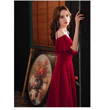 酒紅色晚禮服2025新款新娘敬酒服抹胸吊帶長款修身紅色顯瘦連衣裙
