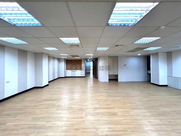 鄰近火車站捷運站，交通樞紐73坪超大住辦空間！｜高雄市新興區復興一路