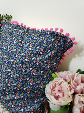 北歐風格蓝色小花挑紅毛毛球抱枕靠枕靠墊枕套