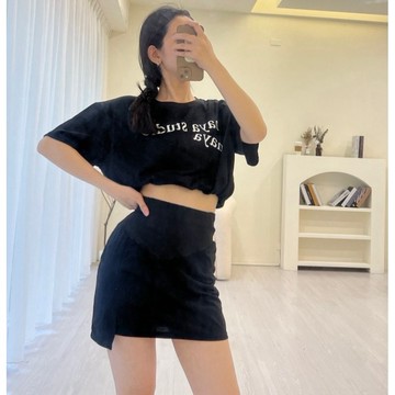 杏卡現貨秒出♥️【JinG】套裝*字母側抽繩上衣+不規則下擺短裙♥️高腰裙 包臀裙 短版上衣 短袖上衣 修身顯瘦