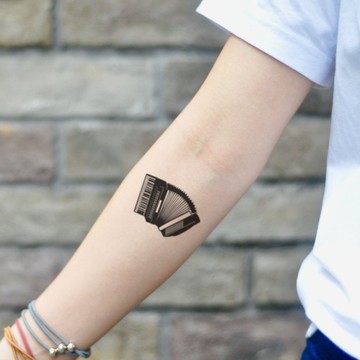 OhMyTat 手風琴 Accordion 刺青圖案紋身貼紙 (2 張)