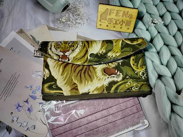 日本棉布限量款綠底燙金老虎款拉鍊布紅包袋-存摺袋-下方拉鍊袋