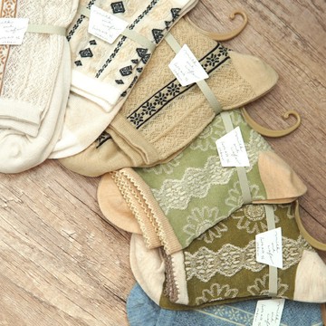 24H台灣出貨【簍空花紋襪子】襪子 素色襪 機能襪 中筒襪 流行襪 棉襪 造型襪 女襪 日系 舒適耐穿 女著 日常衣著